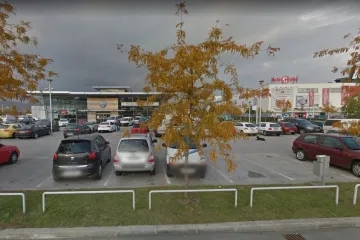 Dovezao auto na pregled jer mu je ne&scaron;to strugalo kraj kotača, na&scaron;li mu bombu?