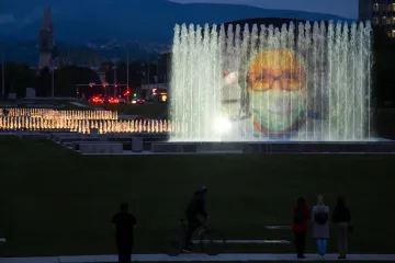 Hvala vam na svemu! Zagrebačke fontane zasvijetlile u čast svih medicinskih djelatnika