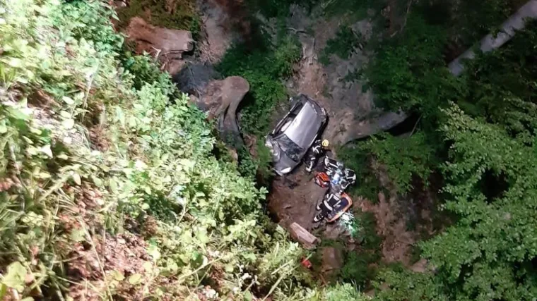 Drama na Sljemenu! Automobilom sletjeli u provaliju duboku 30 metara, spasili ih vatrogasci i HGSS