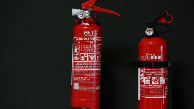 Policija ulovila čovjeka koji je na Braču ukrao 14 protupožarnih aparata: &Scaron;teta je oko 4000 kuna