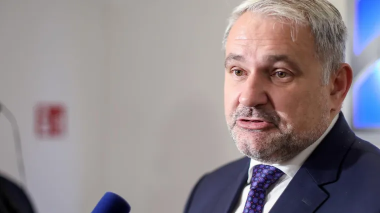 Ministar najavljuje retroaktivno propisivanje uvjeta za potpore, izbori se bliže, a novih odluka ni reformi nema