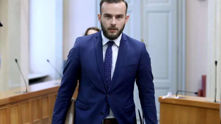 'Tajming je indikativan, ovo je varanje građana'