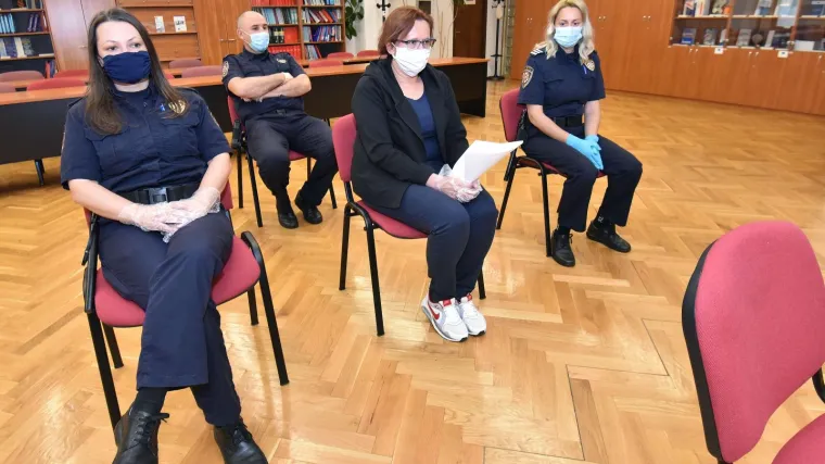 FOTO Nastavak videolinkom: Smiljana je optužena da je ubila sestru i tijelo stavila u zamrzivač