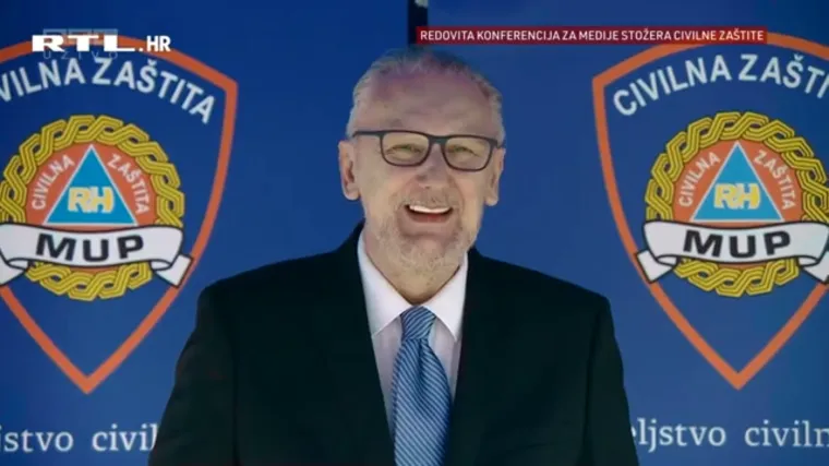 Stožer i novinari prasnuli u smijeh: 'Hvala vam na tom pitanju'