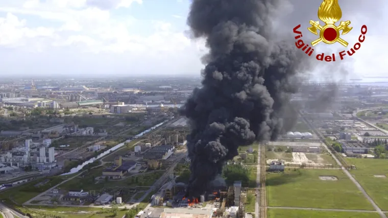 VIDEO Eksplozija u tvornici acetona: 'Potražite skloni&scaron;te, zatvorite prozore i ne izlazite van'