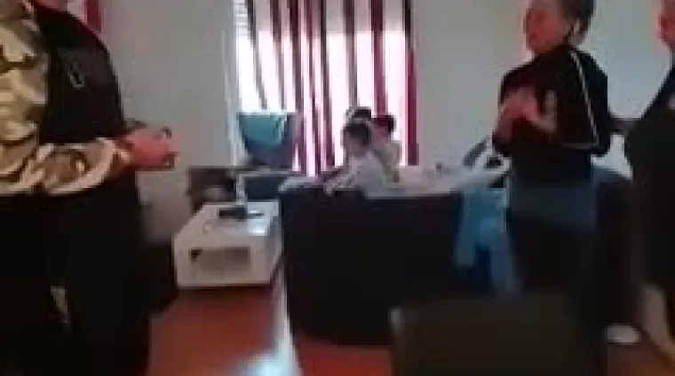 Rukometa&scaron; velikog srca: Pogledajte dirljiv trenutak kada je samohrana majka shvatila tko joj je do&scaron;ao