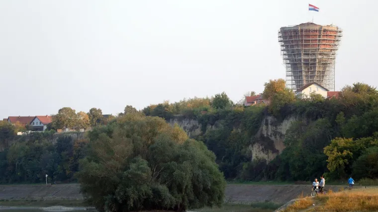 Skupina mladića pretukla dvojicu Srba u Vukovaru: 'U restoranu poručili da je 'Dunav voda duboka''