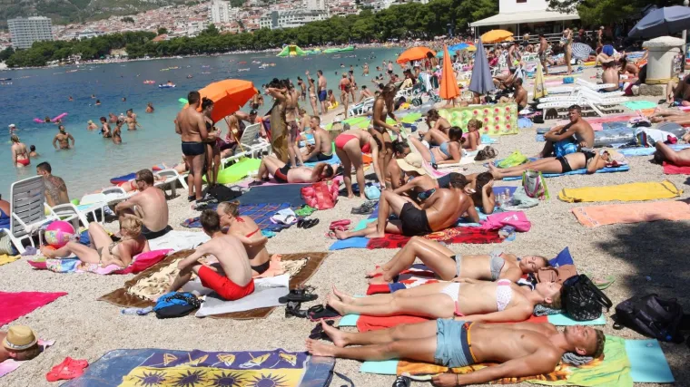 Nova pravila na plažama: Na Makarskoj rivijeri smo provjerili tko će i kako kontrolirati stroge propise