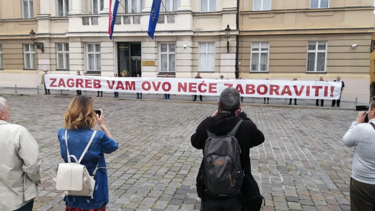 Prosvjed na Markovu trgu: Pozivaju Zagrepčane da donesu fotografije razru&scaron;enih domova