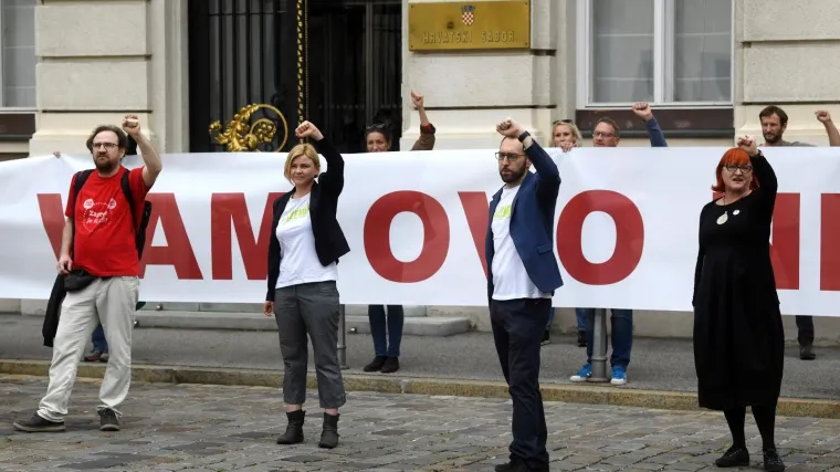 'Građani pogođeni potresom ostavljeni su na milost i nemilost jo&scaron; pola godine'