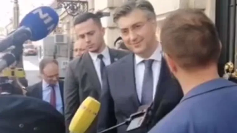 Pogledajte kako su izviždali Plenkovića: 'Za&scaron;to bježite? Bandić i HDZ, dosta je trgovine!'