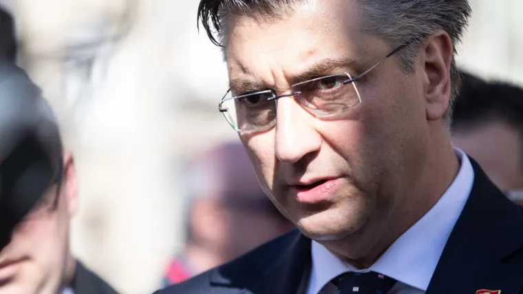 'On je sad pod pritiskom dviju skupina. Želi brze izbore kako bi oslabio &Scaron;koru'