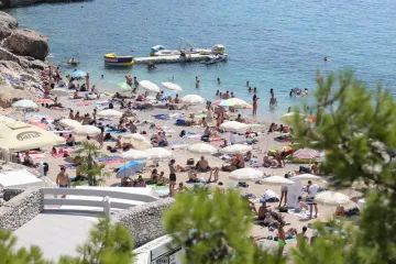 Upute za to nisu propisane, čini se da će turisti na more nositi metar