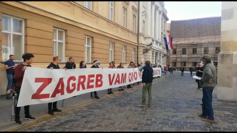 Prosvjed građana pred Saborom zbog Zakona o potresu