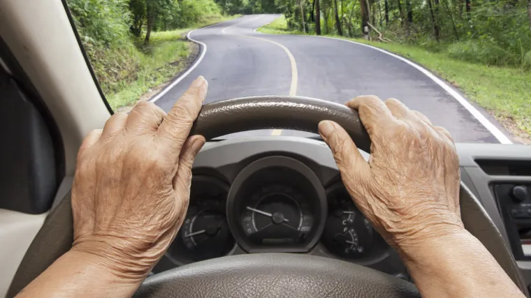 Sjeo u auto i počeo voziti pa uočio problem: Netko mu je demontirao četiri vijka na kotaču