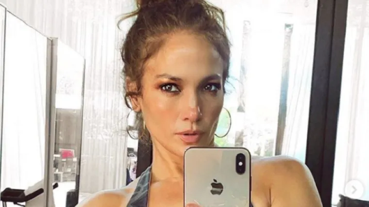 Fanove uznemirio čudan detalj u pozadini: 'Tko je to?'