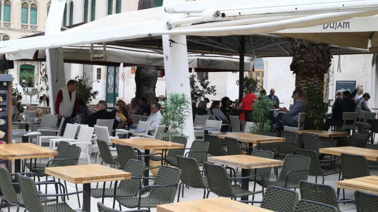 Ukida se ograničenje radnog vremena: Restorani i kafići sada ponovno mogu raditi nakon 23 sata