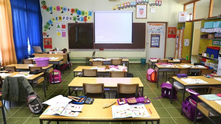 Ministarstvo odgovorilo na česta pitanja roditelja i nastavnika oko povratka djece u &scaron;kolske klupe