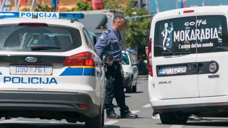 Napravio kaos u prometu, a onda uletio u ulicu u suprotnom smjeru