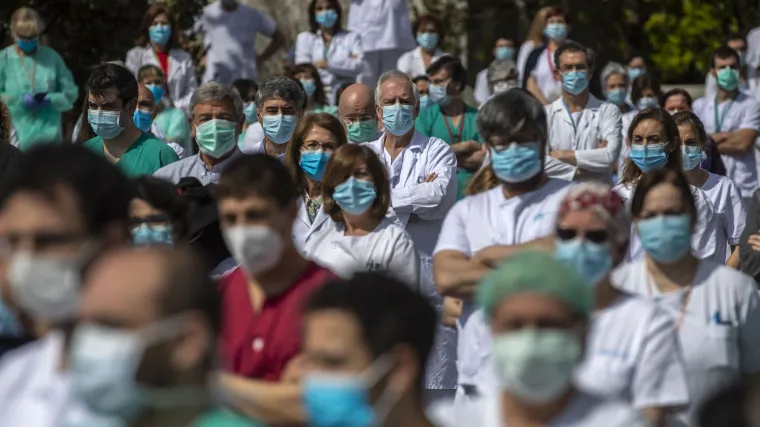 Hrvatski liječnici bili su heroji, a ovako im se vratilo: Skinuli su im do 9000 kuna s plaće!