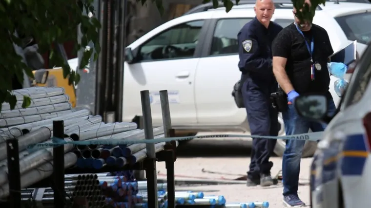 Tragedija u &Scaron;ibeniku: Prilikom istovara robe poginuo vozač kamiona, na njega su pale cijevi