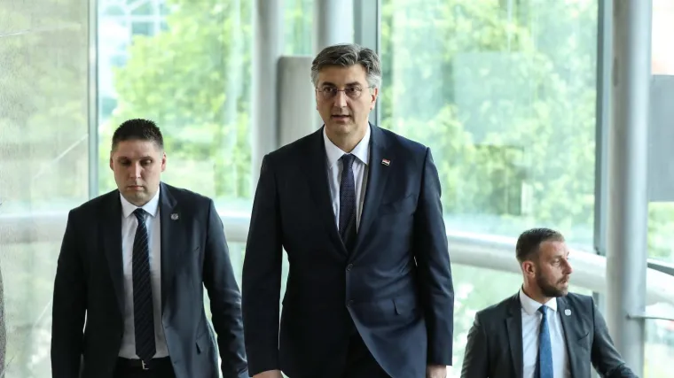 Andrej Plenković: 'Politički stav Vlade i HDZ-a je da nedjelja treba biti neradna'