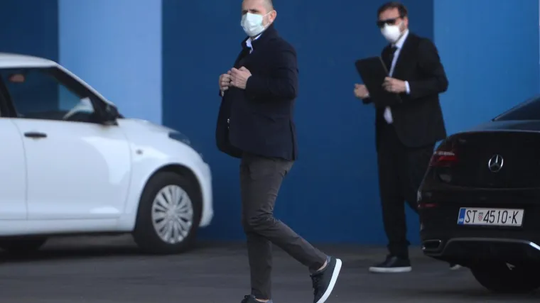 Hajdukovom odvjetniku koji je nedavno zastupao Nenada Bjelicu podmetnut požar pod automobil