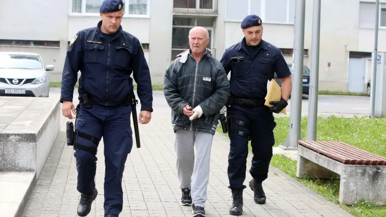 FOTO Krvoproliće kod Plitvica: Mu&scaron;karac kojeg sumnjiče da je ubio svoju sestru doveden na sud