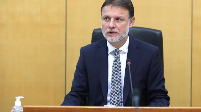 'Sad se 'autao', on je opsjednut'; Objasno je &scaron;to je mislio s onim statusom