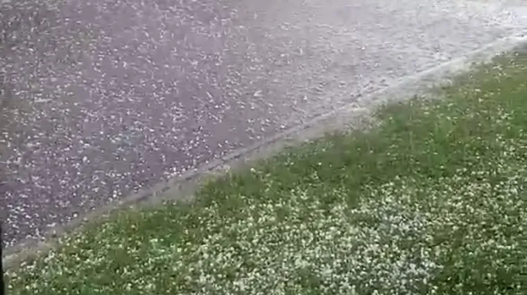 Grmljavina i ki&scaron;no nevrijeme: U Vrbanji padao led veličine lje&scaron;njaka