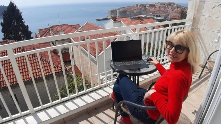 Diriljivi opro&scaron;taj profesorice od maturanata: 'Ne želim reći 'Adio' ispred ekrana, ne videći radosna lica'