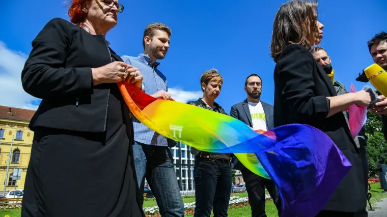 'To je smi&scaron;ljena poruka, on sad želi biti njihov za&scaron;titnik'