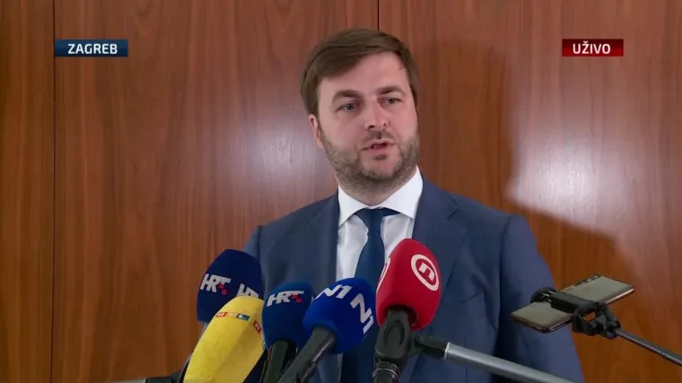 Ne želi reći otkud mu Kre&scaron;ićeve poruke; 'Reagirao sam kao čovjek, ne ministar'