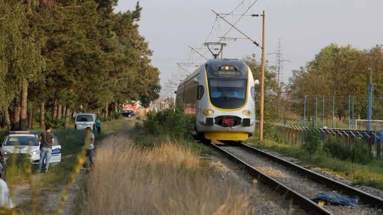 'Vlak nas kidao, mrvio i tresao vozilo, i tako čak 500 metara'