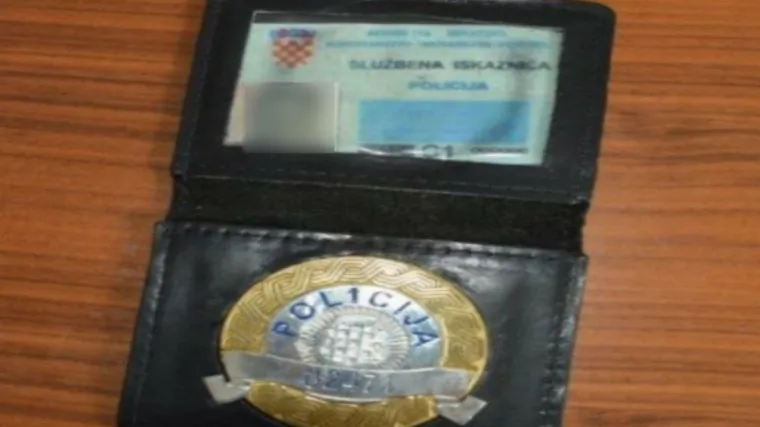 Neobičan slučaj: Zaustavili upornog kr&scaron;itelja prometnih propisa, a onda su prona&scaron;li kožni etui...