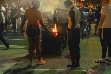 Kaos u još jednom američkom gradu: Sedmero ranjenih u prosvjedima zbog ubojstva crnkinje