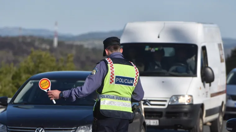 Primali su mito i naplaćivali veće kazne za prometne prekršaje nego je propisano