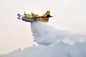 Požar na Braču u jednom je trenutku zaprijetio kućama