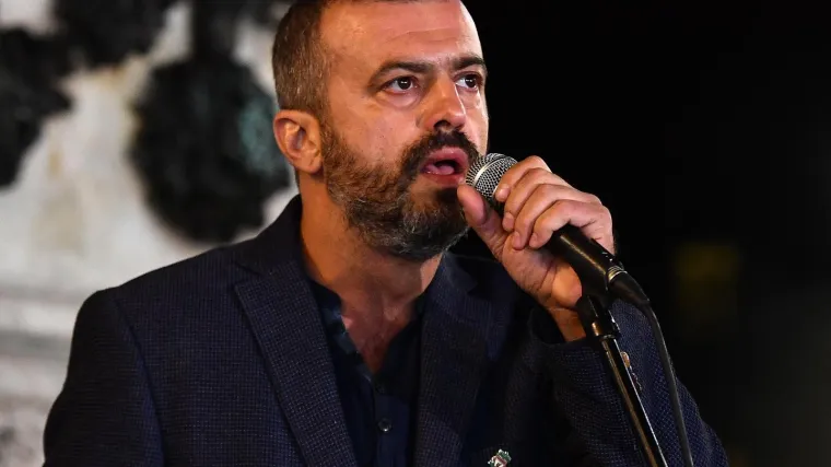 Udarili ga šakom u glavu u centru Beograda dok je skupljao potpise