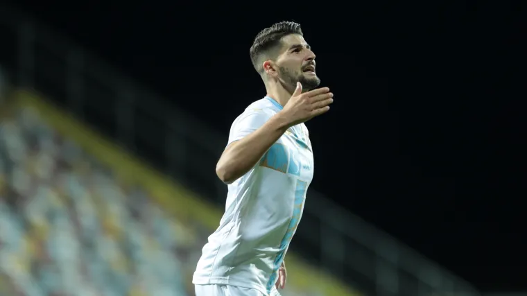 Igrač Osijeka &scaron;akom u glavu udario napadača Rijeke Čolaka