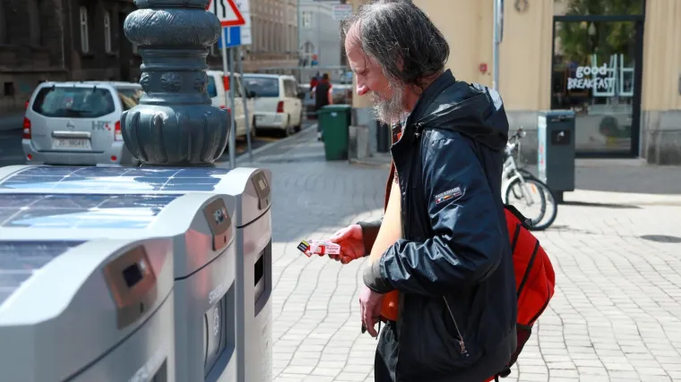 Zagreb dobio pametne spremnike: Otvaraju se na senzore, aplikacijom povezani s 'komunalcima'