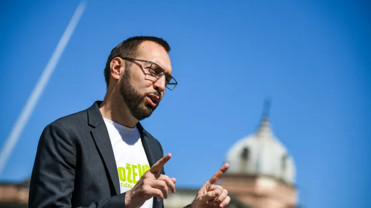 'Nakon 20 godina vlasti vjerujemo da je doista sada na koljenima'