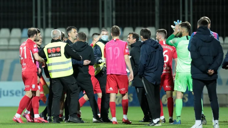 'Smeće, pi*ka ti materina, uništio si utakmicu'