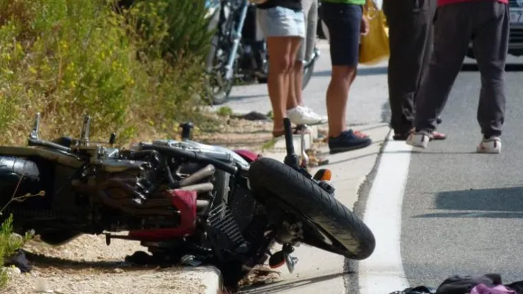 Izgubljen jo&scaron; jedan život: Motociklist u Splitu sletio s ceste i poginuo na mjestu nesreće
