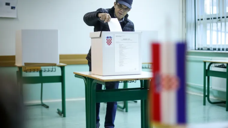 Zahuktava se kampanja! Od ponoći teku rokovi za izbore: Kazne onima koji nemaju 40% žena na listama