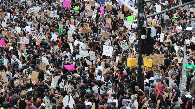 Vi&scaron;e stotina tisuća prosvjednika na ulicama najvećih američkih gradova; 'Tražimo pravdu!'