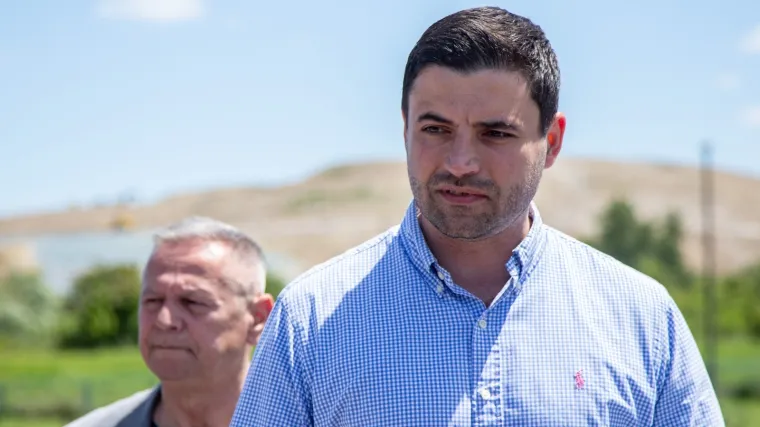 Bernardić: 'Umjesto da ministar Ćorić rje&scaron;ava pitanje otpada, on dostavlja naftu u Budimpe&scaron;tu'