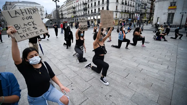 Ponegdje su i nasilni, prosvjednici se sukobljavaju s policijom