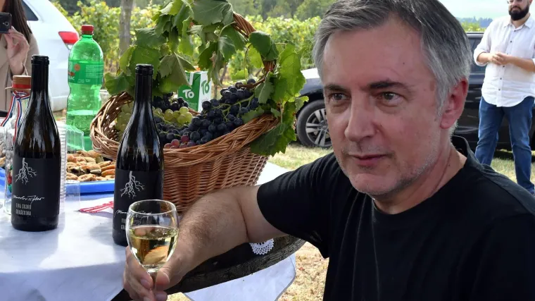 'On nije ono za &scaron;to se predstavlja', 'Mora odgovoriti na tri pitanja', 'Srami se svoje pro&scaron;losti'