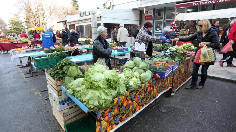 Od manjeg PDV-a na hranu svako kućanstvo trebalo je lani dobiti 872 kune. Ali nije